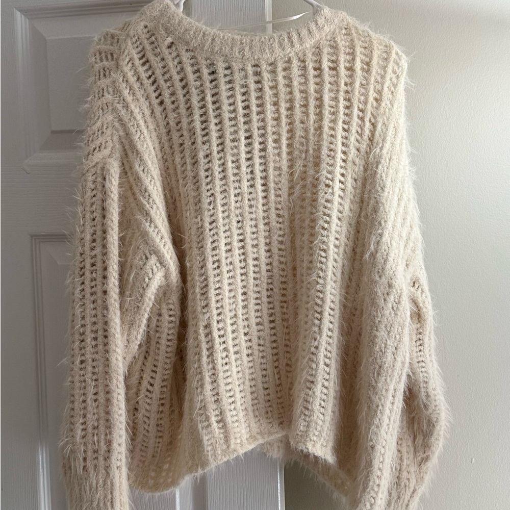 Universal Thread Cream Chunky Knit Crew Neck Sweater